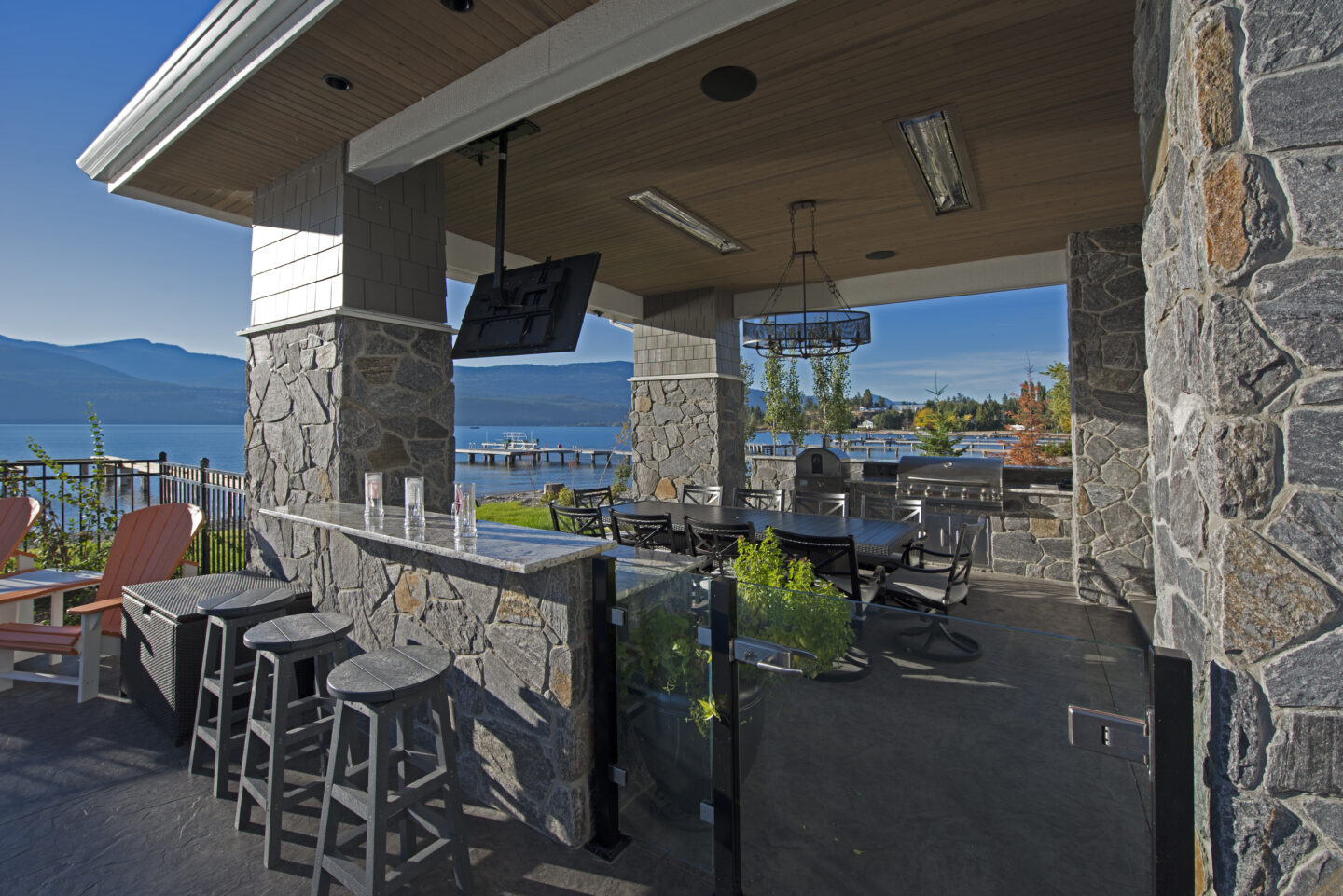 West Coast Fieldstone by Pangaea Stone - Installed in a breathtaking outdoor living area
