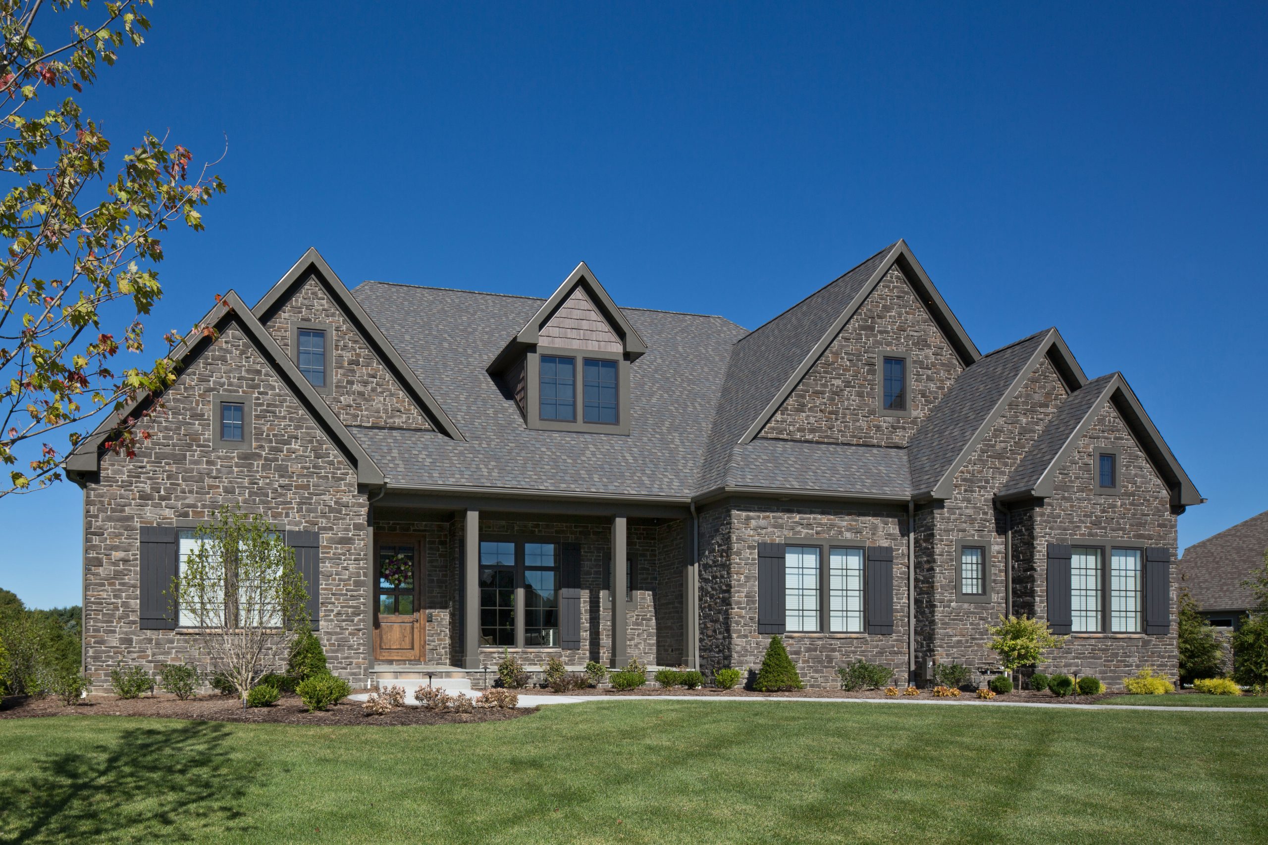 Manufactured Stone Veneer VS Siding: How Do They Compare?