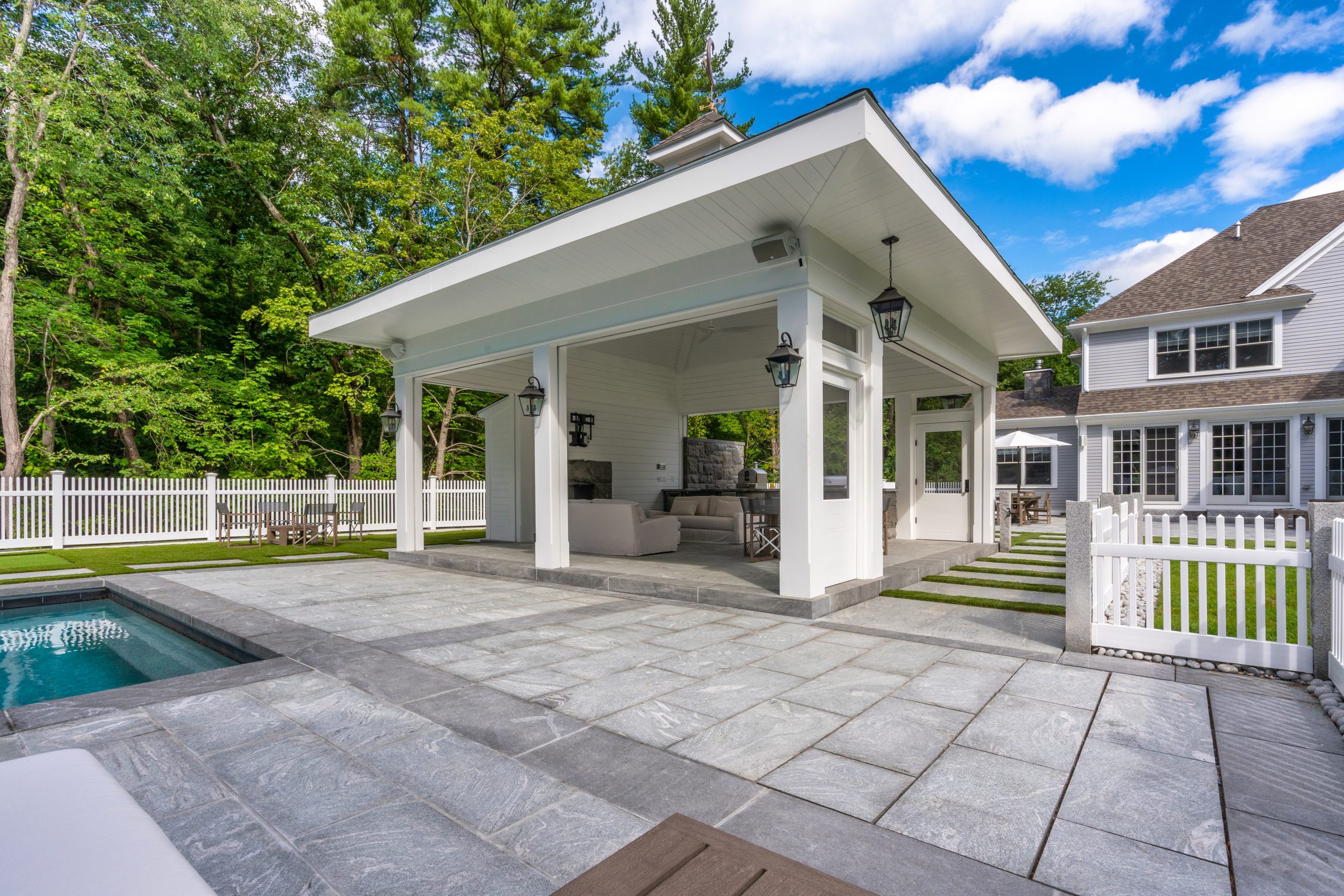 Granite vs. Sandstone: History, Differences, and Regional Uses in Natural Stone Paving