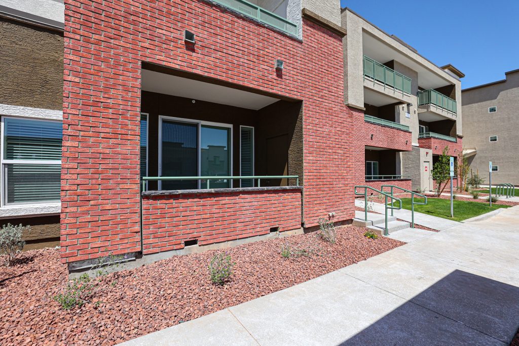 Toro Stone - Vintage Brick, Intense Red