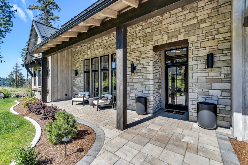 Cultured Stone® - Sculpted Ashlar, Silver Shore